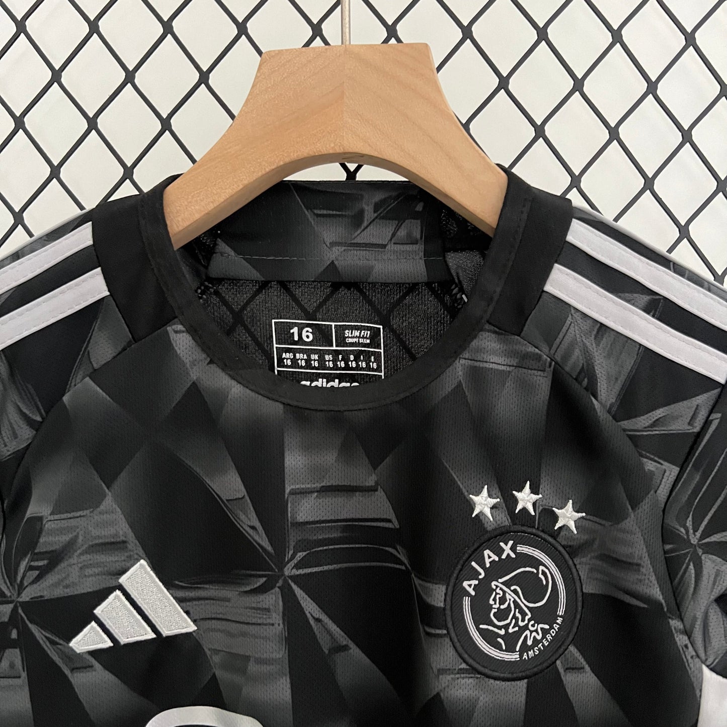 Conjunto niños Ajax 2023/24 Tercer Kit