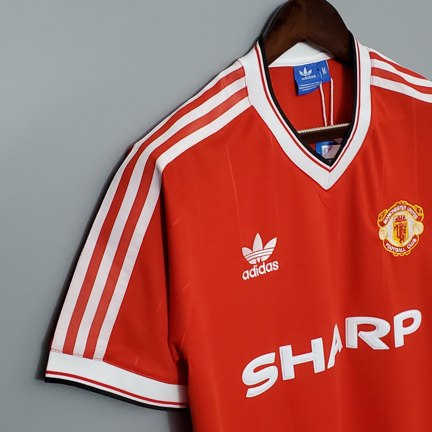 Manchester United 83/84 Local | Retro