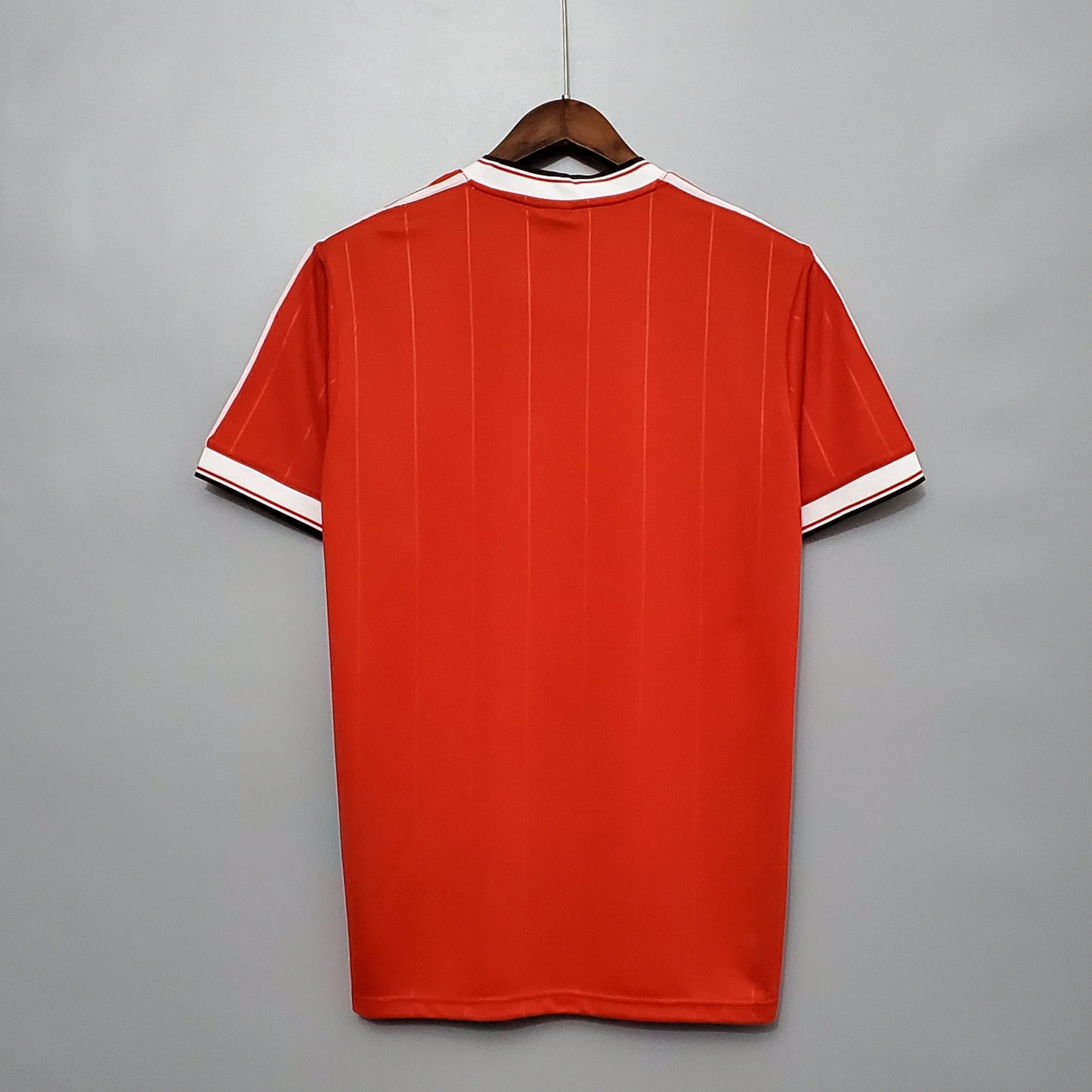 Manchester United 83/84 Local | Retro